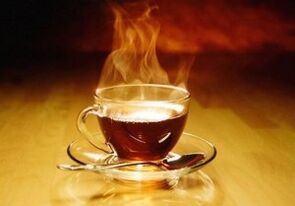 Kvapus arbatos, medaus ir degtinės gėrimas, stiprinantis vyrišką galią